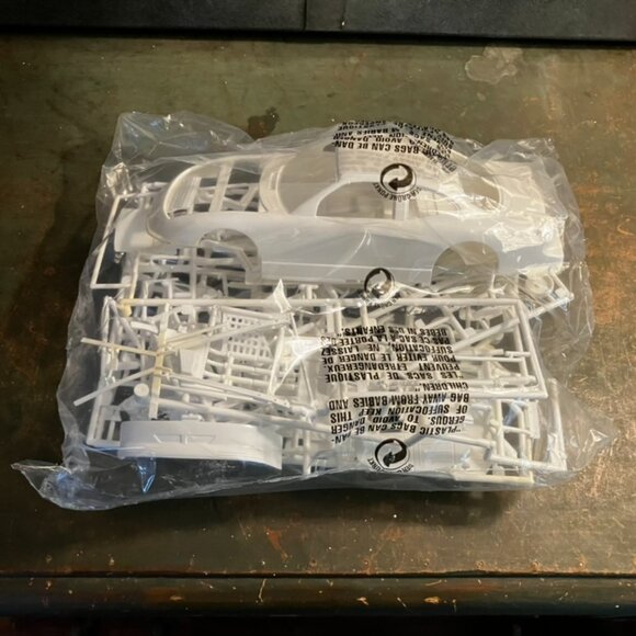 Revell Monogram #97 Chad Little NASCAR 1:24 Scale Model Kit New Unbuilt - Picture 4 of 6
